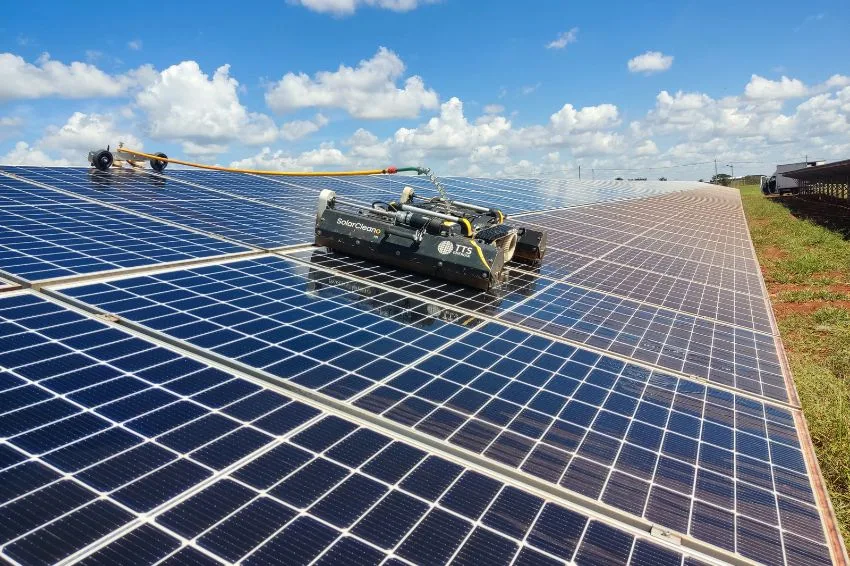 Geração solar pode aumentar até 20% com limpeza e manutenção de equipamentos